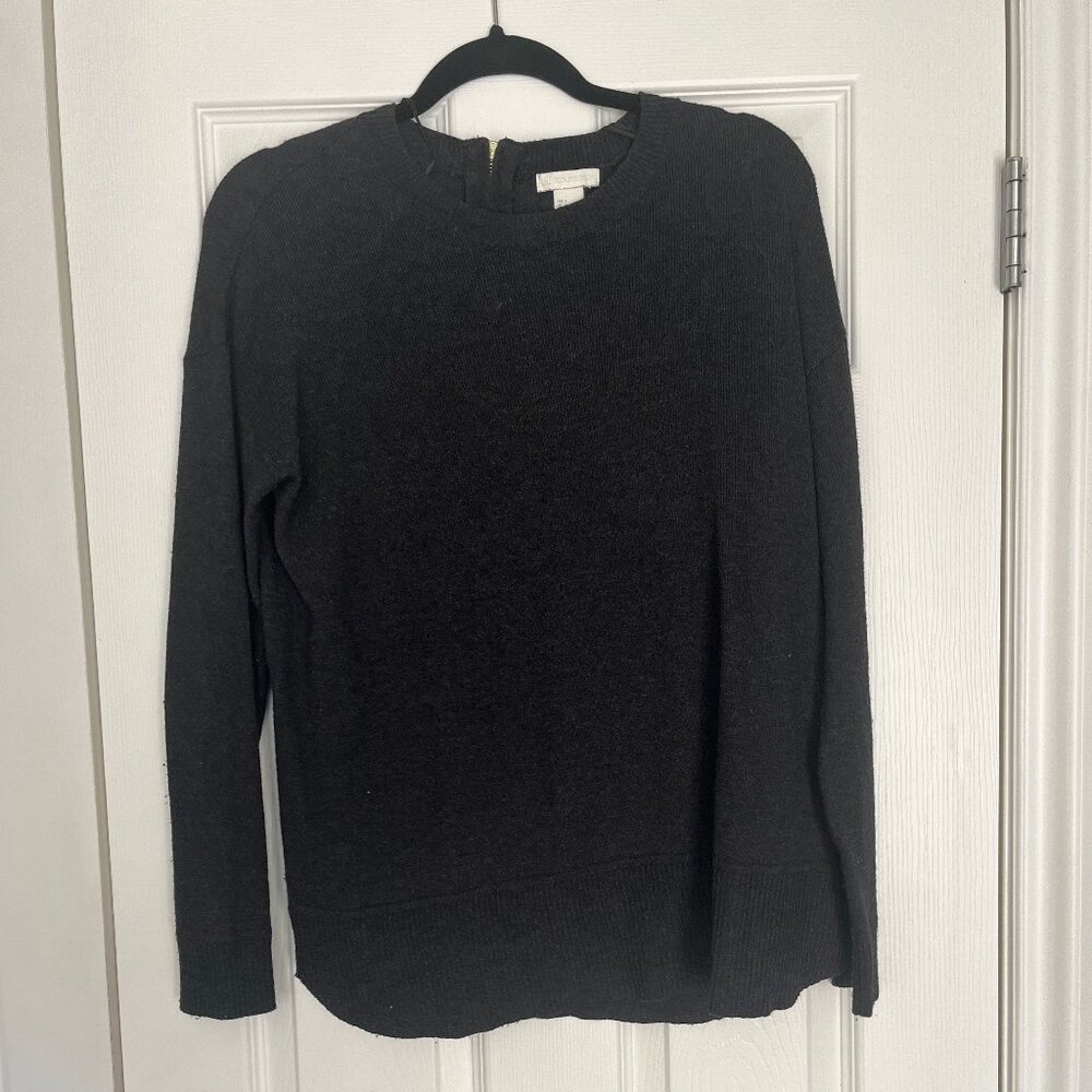 3/$20 ☀️ H&M Sweater with zipper detail